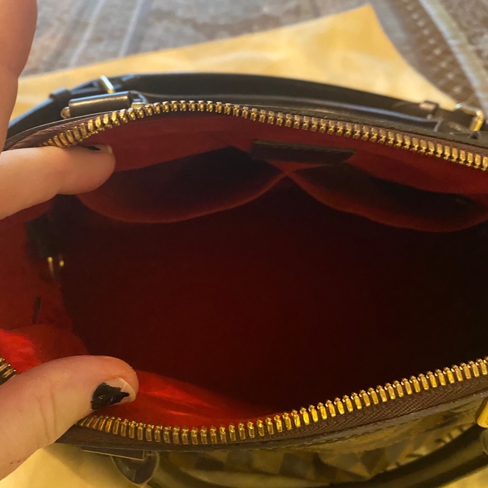 Louis Vuitton Trevi PM Handbag - Picture 5 of 9